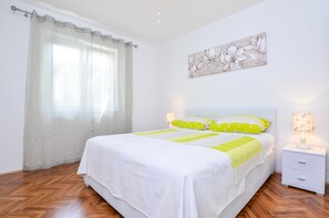 Huoneisto (Two Bedroom Apartment) | 2 makuuhuonetta, ilmainen Wi-Fi, vuodevaatteet