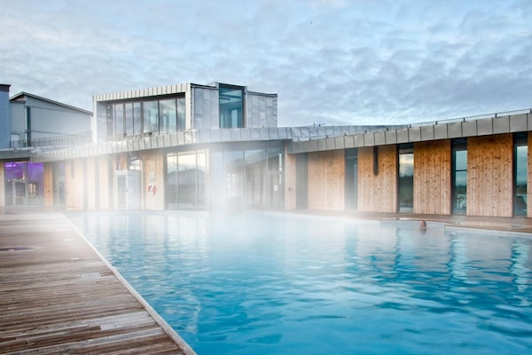 Innendørsbasseng og utendørsbasseng