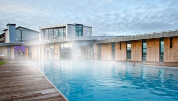 Innendørsbasseng og utendørsbasseng