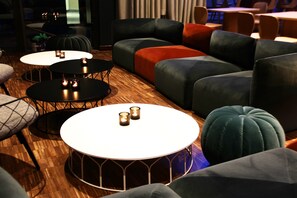 Coin salon dans le hall