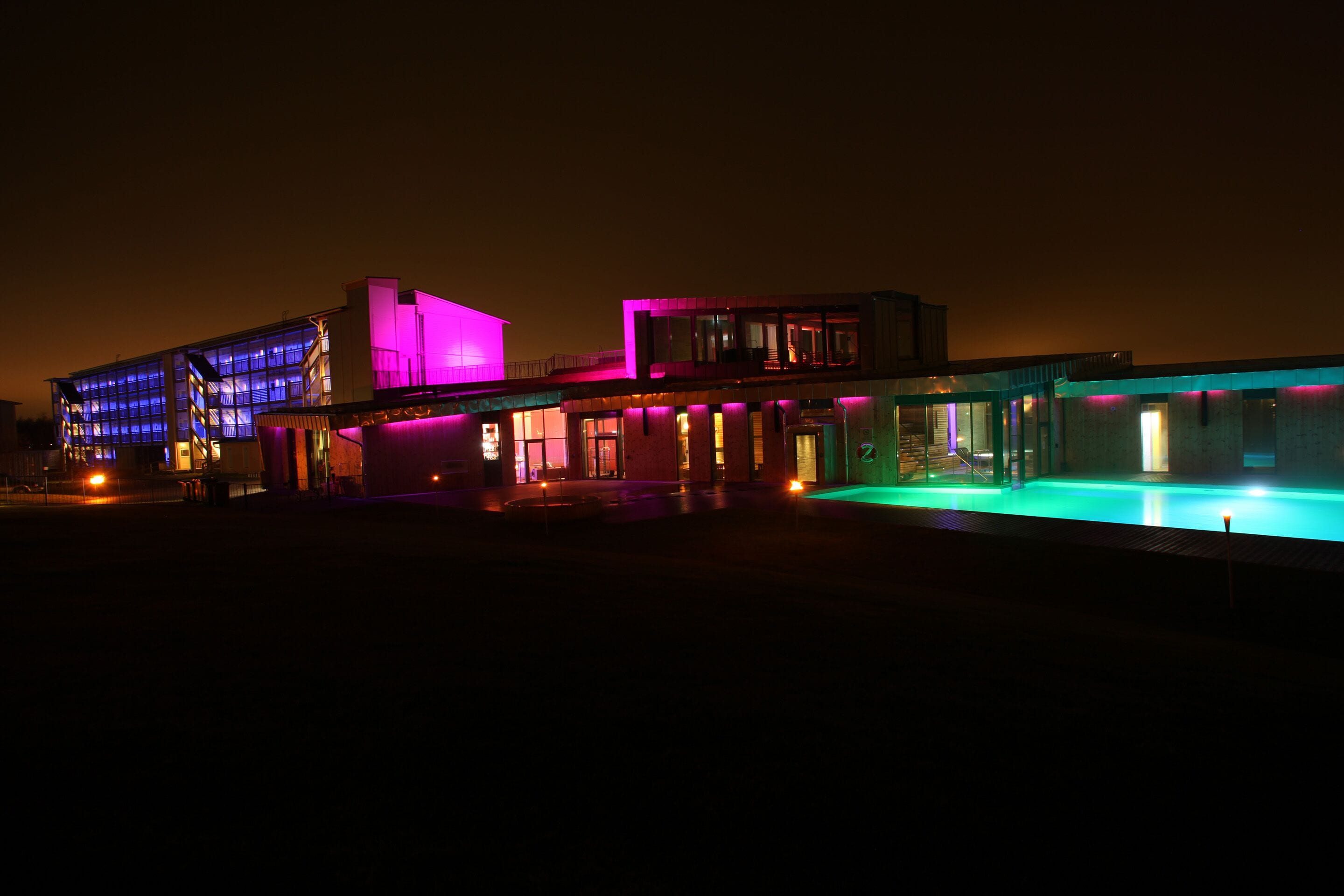 المنشأة من الخارج