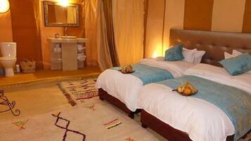 Deluxe-Zelt | Badezimmer | Dusche, Handtücher, Seife, Toilettenpapier