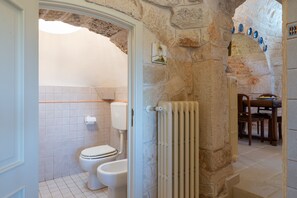 Apartment, 3 Bedrooms | Bathroom