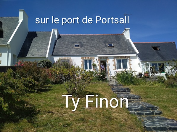 sur le port de Portsall, Ty Finon,maison de pêcheur,vue d exception