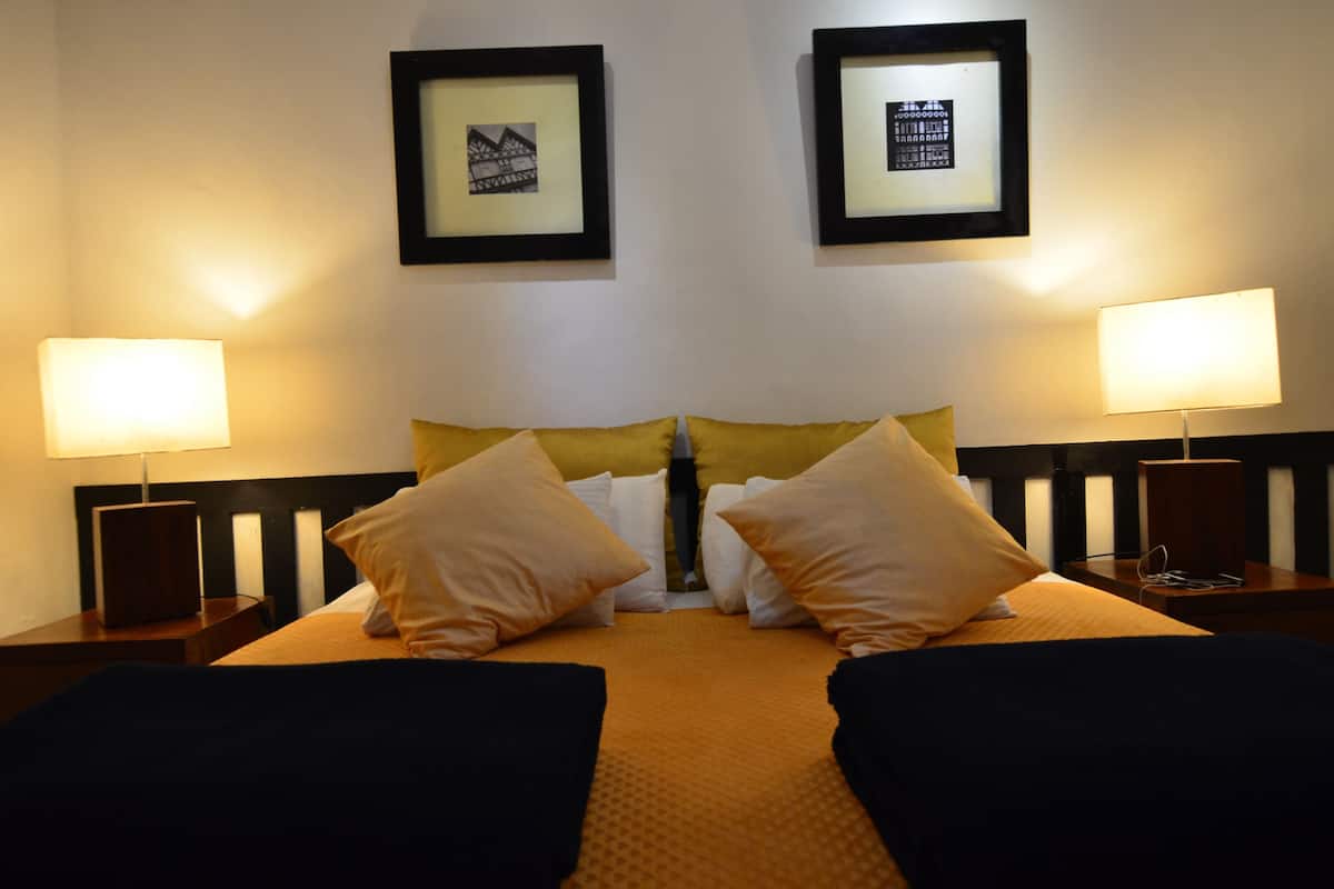 Memory foam beds, in-room safe, free WiFi