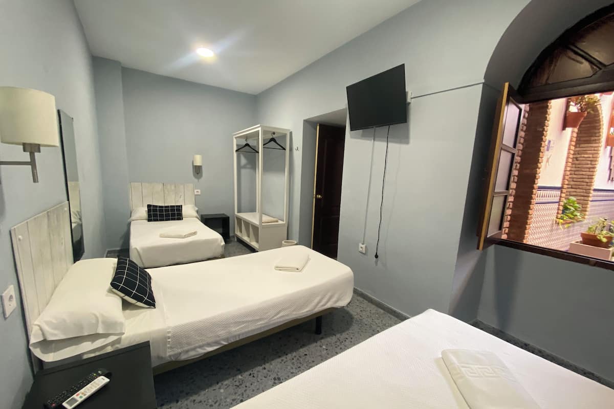 Chambre Triple, salle de bains commune