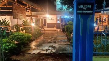 Pintu masuk properti