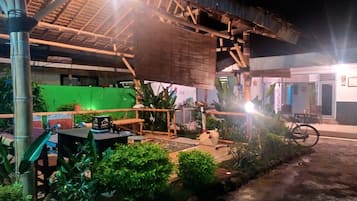 Tempat makan outdoor