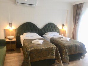 Standard-Doppel- oder -Zweibettzimmer