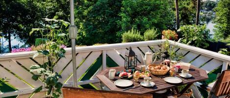 Tägliches inbegriffenes großes Frühstück