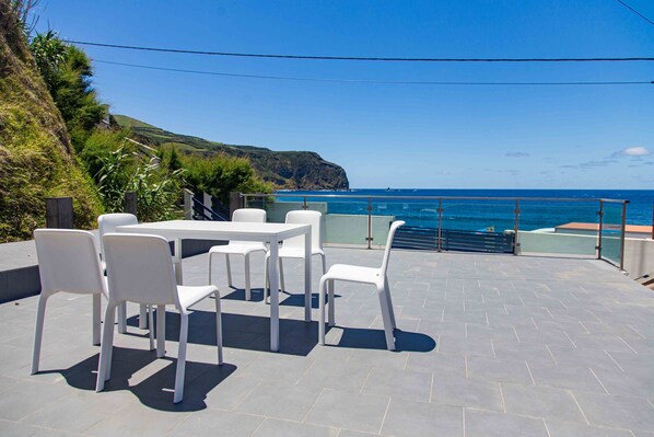 Ferienhaus, 2 Schlafzimmer, Terrasse, Meerseite | Balkon