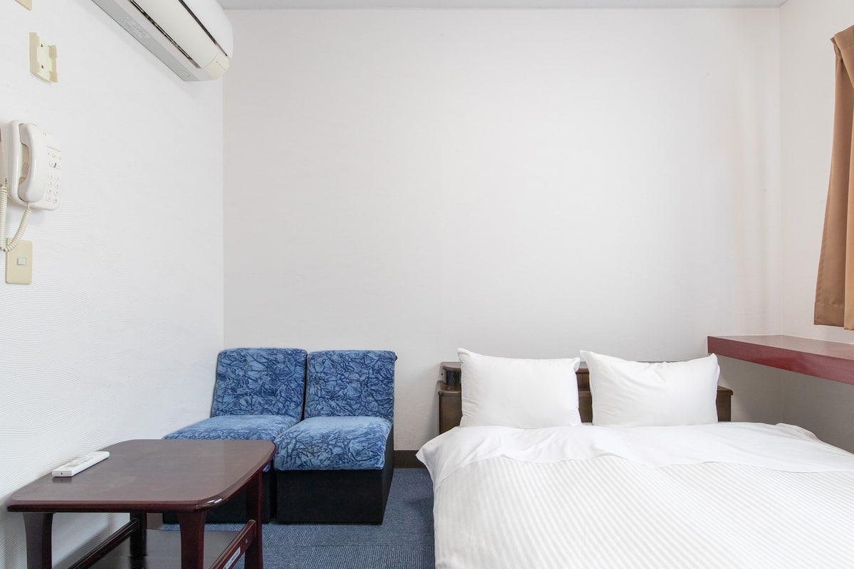 double room, non smoking | 1 bedroom, iron/ironing board, free wifi, bed sheets