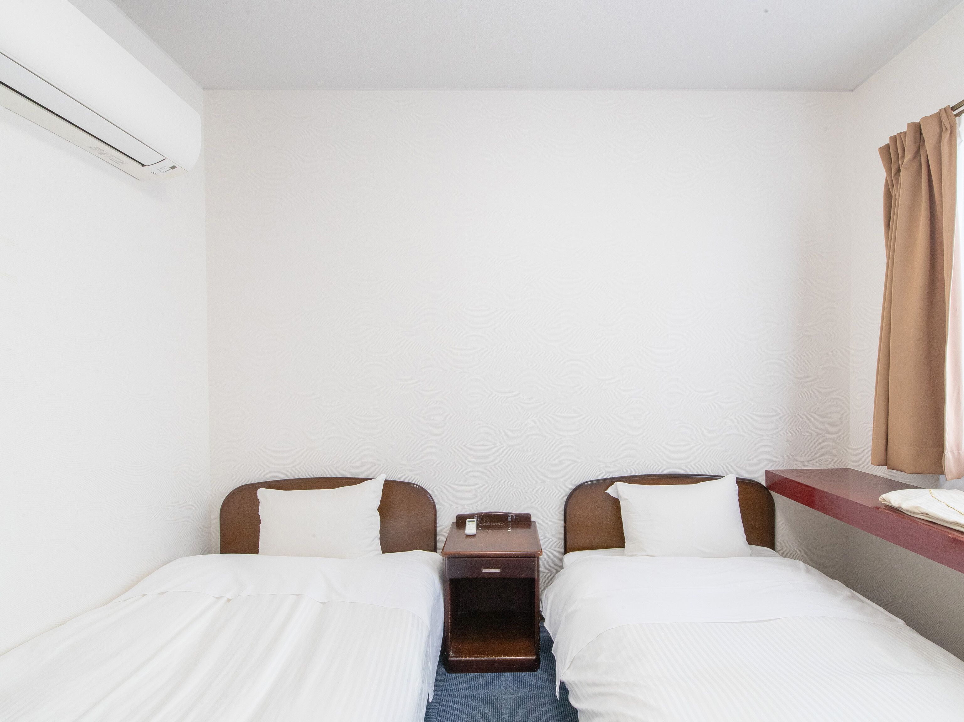 twin room, non smoking | 1 bedroom, iron/ironing board, free wifi, bed sheets