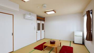 Quarto tradicional, para fumantes (Japanese Style, Quintuple) | Ferros/tábuas de passar roupa, Wi-Fi de cortesia, roupa de cama