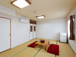 Japanese Style Room Quintuple, Smoking | Iron/ironing board, free WiFi, bed sheets - Tabist Rays Hotel Suisen (Miyazaki)