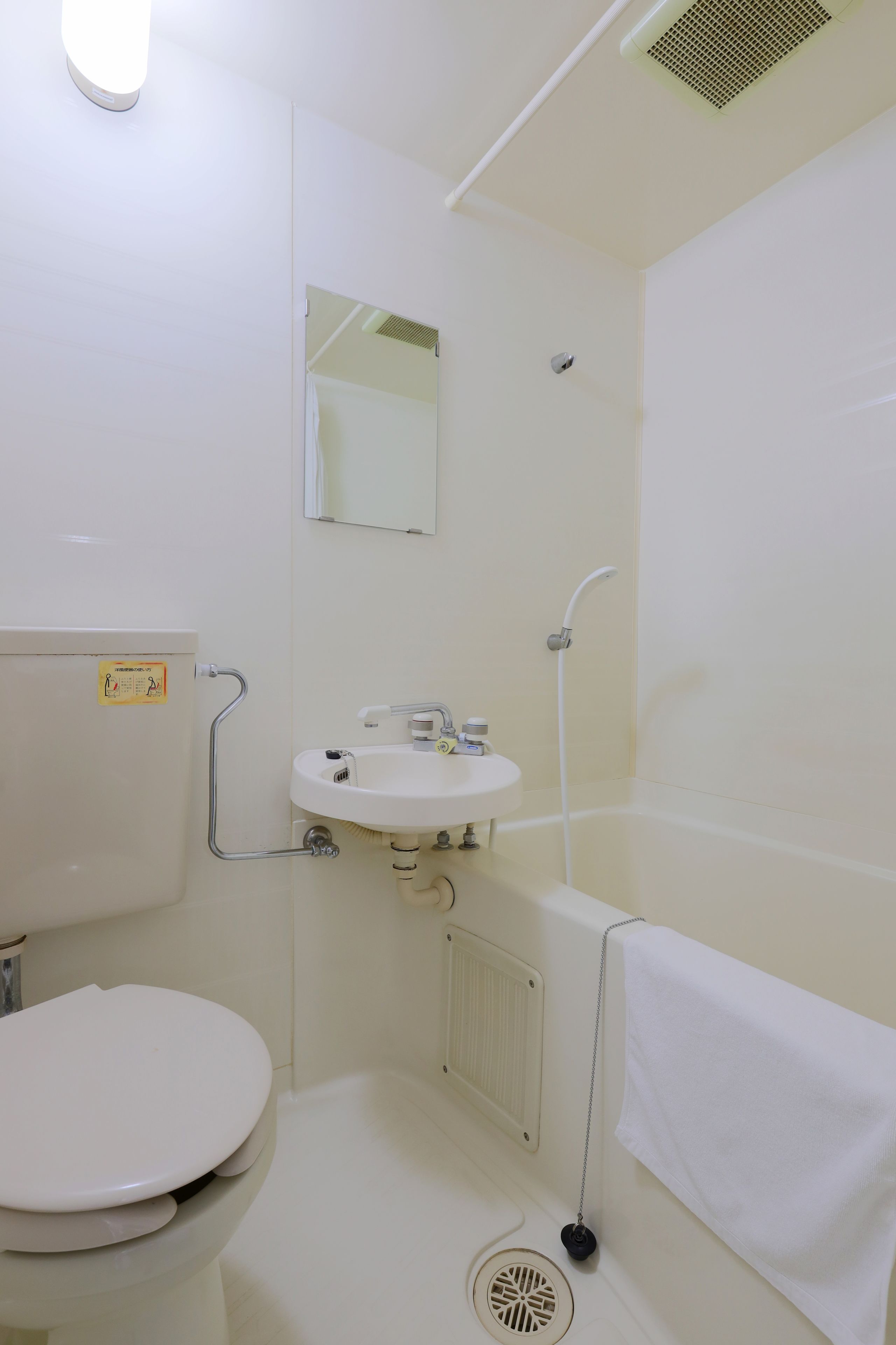 Double Room, Non Smoking | Bathroom | Combined shower/bathtub, hair dryer, towels