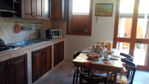 朝食 (セルフサービス)、毎日提供 (無料)