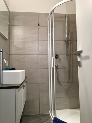 Apartment | Bathroom - Beautiful Lake-view Apartment (Gordola)