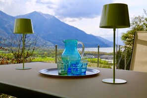 Apartment | Balcony - Beautiful Lake-view Apartment (Gordola)