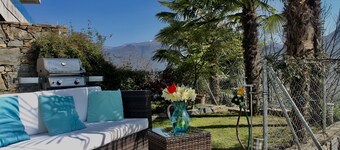 Beautiful Lake-view Apartment