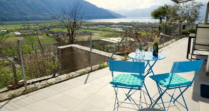 Beautiful Lake-view Apartment