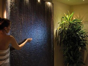 Sauna, Dampfbad, Tiefengewebe-Massagen, Sportmassagen