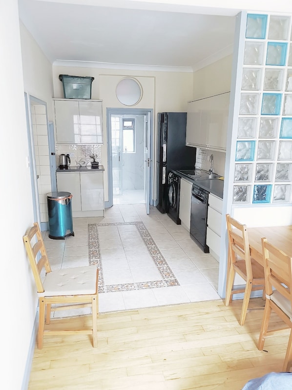 Fridge, microwave, oven, dishwasher