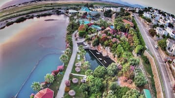2 indoor pools, 3 outdoor pools, pool umbrellas, pool loungers