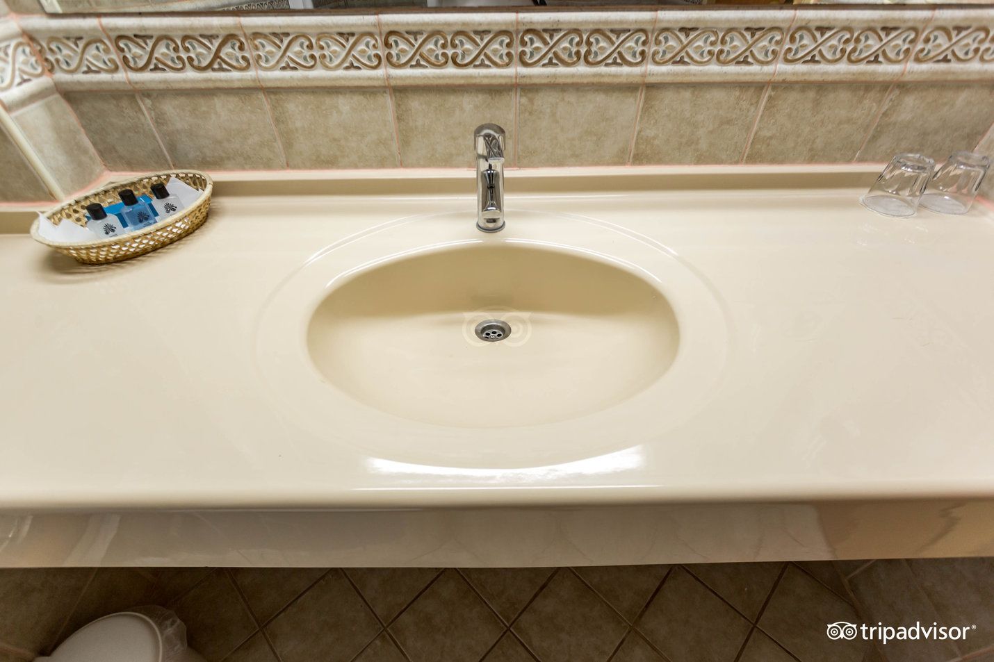 standard quadruple room | bathroom | free toiletries, hair dryer, towels, soap