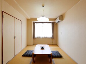 Japanese Style Triple Room with Shared Bathroom | Free WiFi, bed sheets - Tabist Rays Hotel Yakata (Miyazaki)