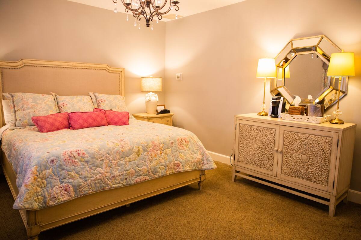 Standardzimmer, 1 King-Bett, Nichtraucher (Lord Linville Room. 1 bedroom)