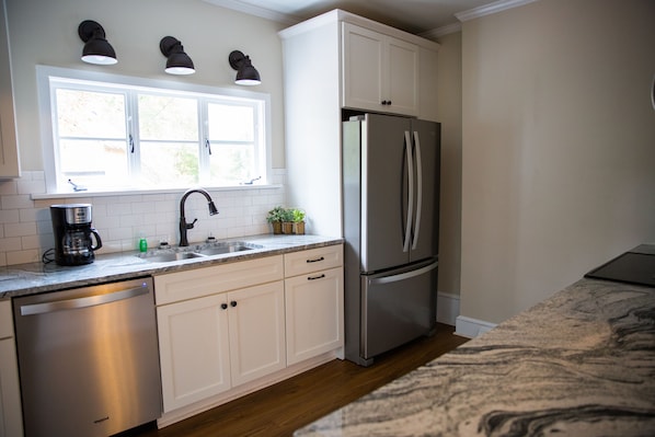 Standard House, Multiple Beds, Non Smoking (Guest House. 4 bedrooms) | Private kitchen