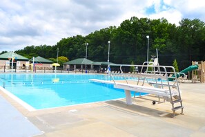 Outdoor pool - Providence Manor House Bed & Breakfast (Clemmons)