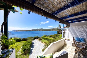 Garden - Mare Sounio beachfront iconic templeview by VillaRentalsgr (Lavreotiki)