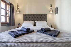 City Suite | Frette Italian sheets, premium bedding, Tempur-Pedic beds, minibar - Casa Poli (Rhodes)