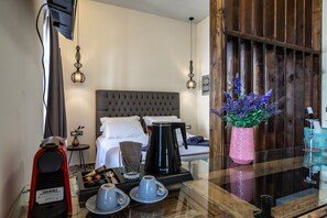 City Suite | Living area | 43-inch Smart TV with digital channels, TV, Netflix - Casa Poli (Rhodes)