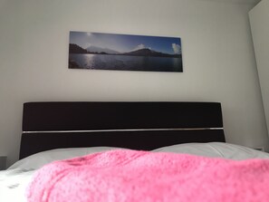 Soundproofing, free WiFi, bed sheets