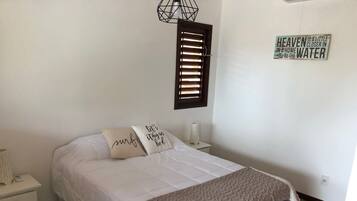House | 2 bedrooms, iron/ironing board, free WiFi, bed sheets