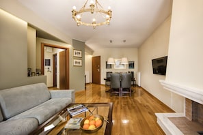 Premium Apartment, 1 King Bed with Sofa bed, Non Smoking, Kitchen | Living area