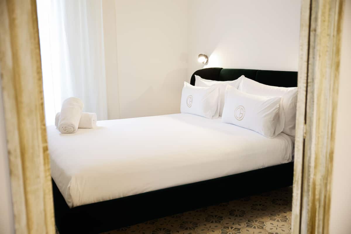 Premium bedding, minibar, in-room safe, desk