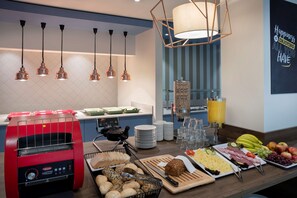 Free daily buffet breakfast