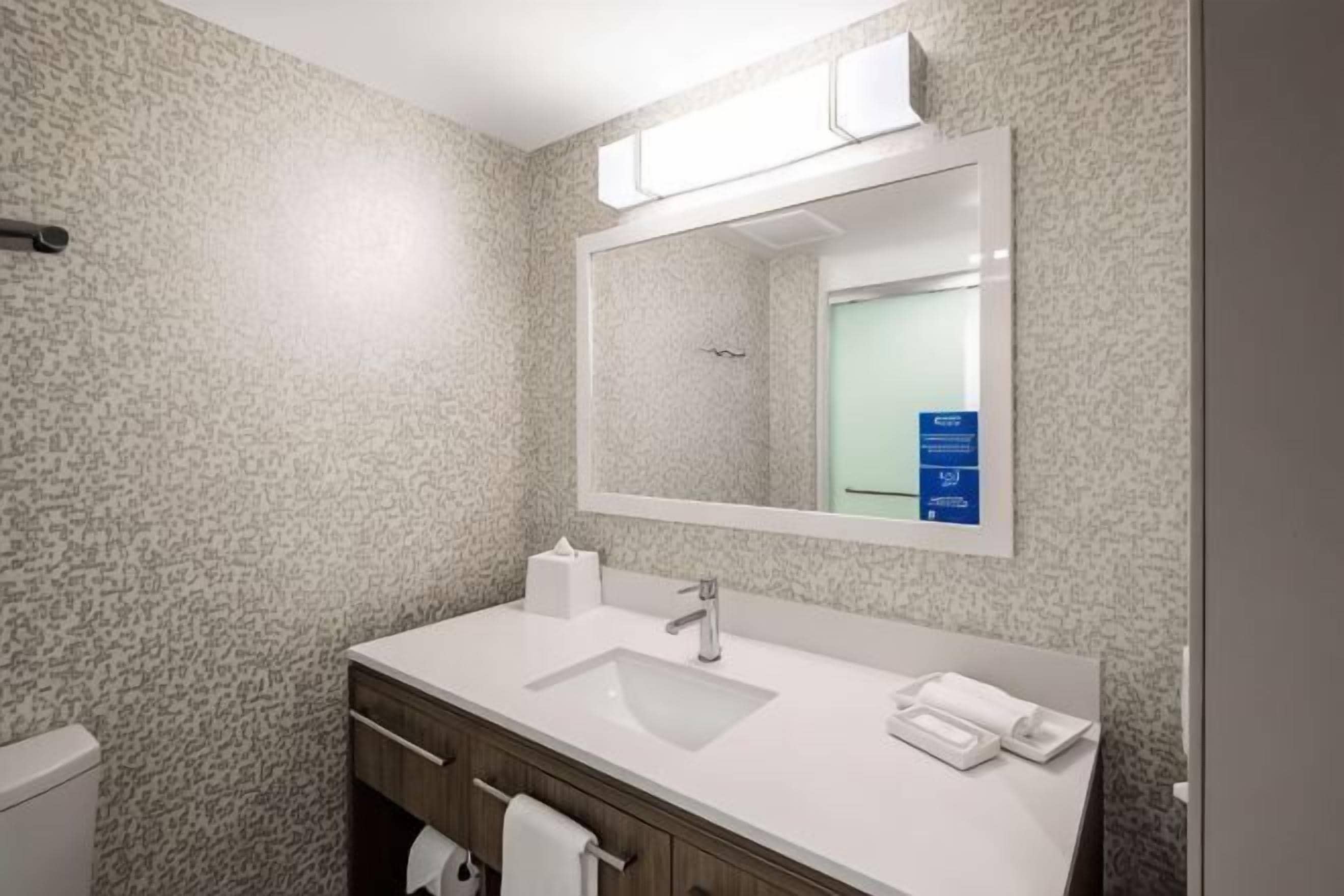 浴室 | 免费洗浴用品、吹风机、浴袍、毛巾