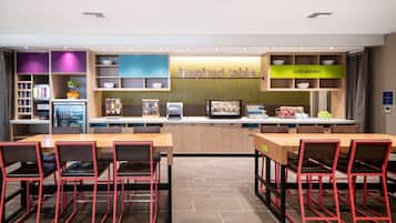 Café da manhã completo grátis todos os dias