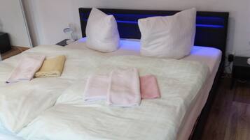 Soundproofing, free WiFi, bed sheets