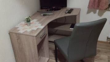 Chambre Simple | Coin séjour | Télévision