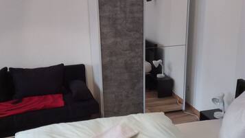 Äänieristys, ilmainen Wi-Fi, vuodevaatteet