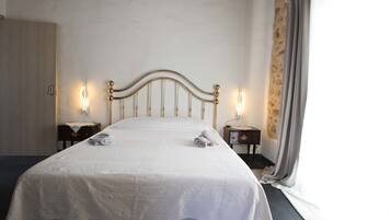 Doppelzimmer | Minibar, Schreibtisch, Verdunkelungsvorhänge, Bügeleisen/Bügelbrett