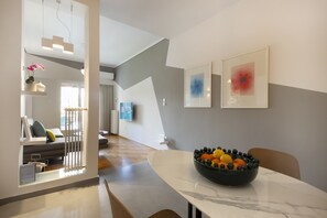 Design Διαμέρισμα, 1 Queen Κρεβάτι με Καναπέ-Κρεβάτι, Μη Καπνιστών, Θέα στην Πόλη | Γεύματα στο δωμάτιο
