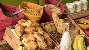 Frukostbuffé varje dag (EUR 15 per person)
