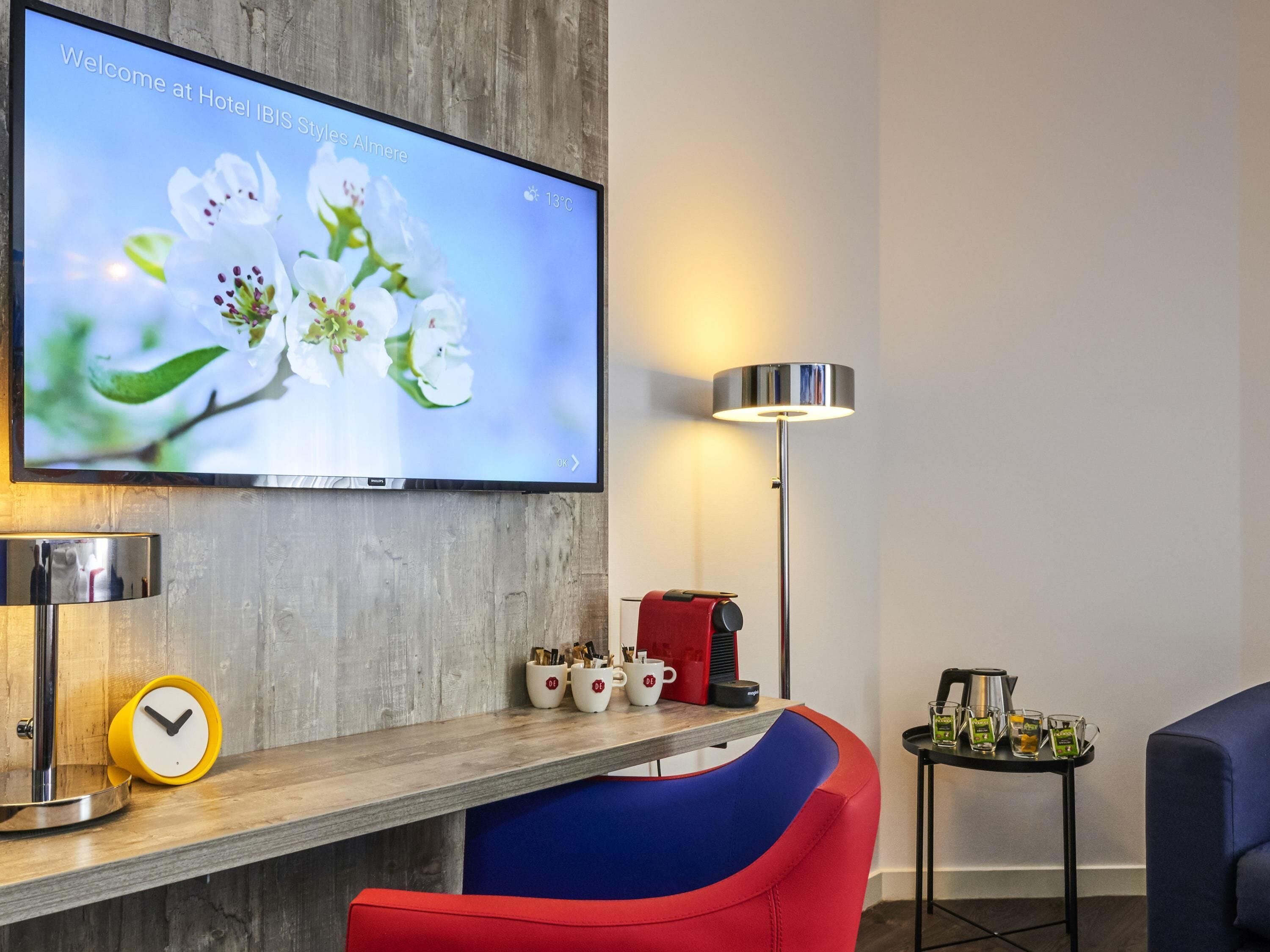 Habitación superior, 1 cama doble | Caja fuerte, decoración individual, escritorio